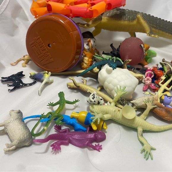 38 Assorted Animal Figures Mix Lot - Picture 2 of 3